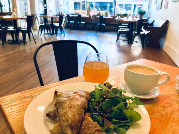 Starving Artist Cafe and Creperie
