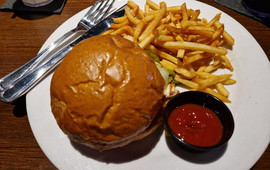 Ric's Restaurant & Sports Lounge