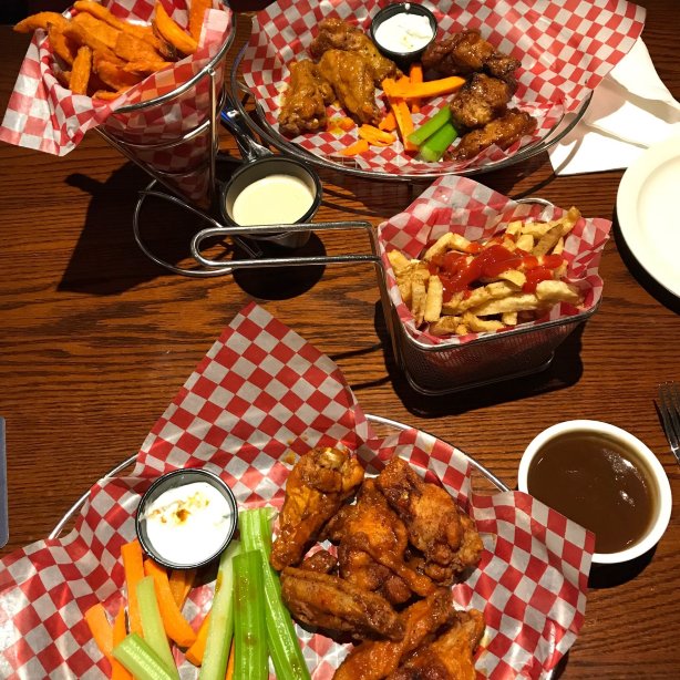 Beaver and Bulldog Sports Pub and Wingery