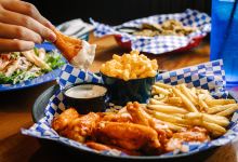 Blue Moose Burgers & Wings美食图片