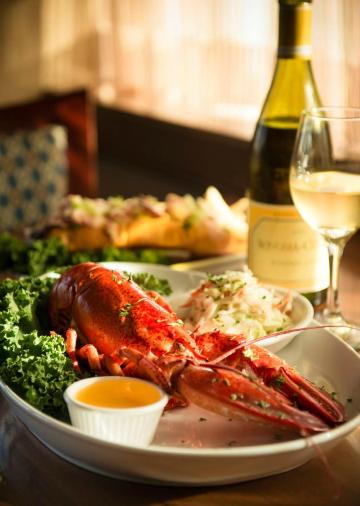 Breakers Restaurant & Bar