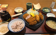 Katsutoshi Tsurugashima Branch餐厅图片