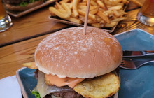 HANS IM GLUECK Burgergrill & Bar餐厅图片