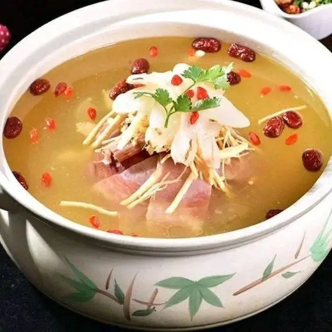 滇昭园昭通天麻火腿鸡火锅(棕树营店)