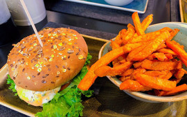 HANS IM GLUECK Burgergrill & Bar