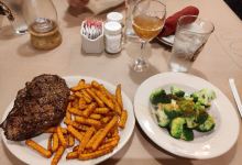 Triple J Chophouse & Brew美食图片
