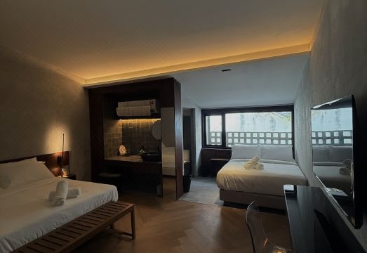 Bishop House Hotel Overview