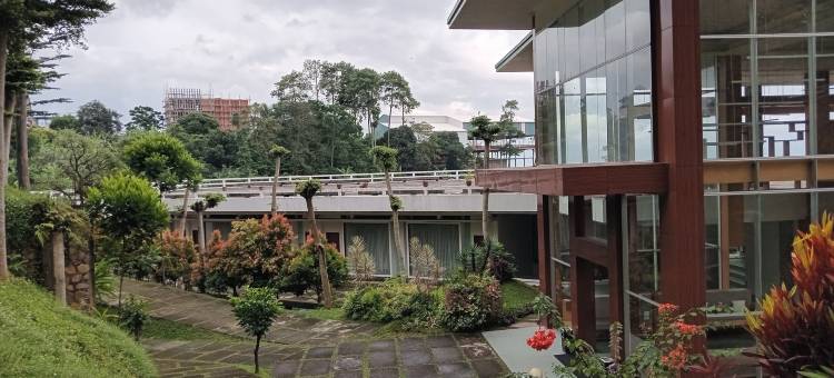 Townhouse Oak Hotel Pondokan Tjiburial图片