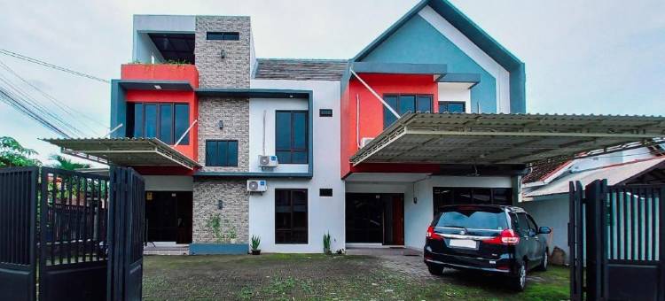 Urbanview锡巴亚克之家谏义里市火车站酒店(Urbanview Sibayak House near Stasiun Kediri)图片