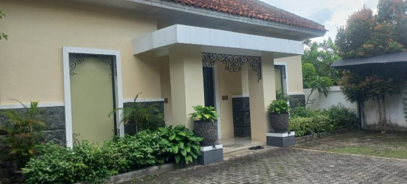 Capital O 93872 Natura宾馆伊斯兰教近普禾加多市中心广场(Capital O 93872 Natura Guest House Syariah Near alun alun kota purwokerto)图片