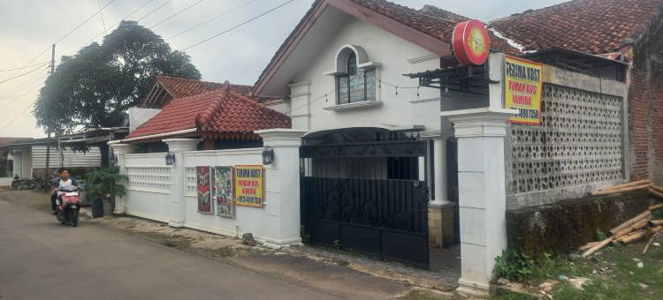 OYO 95179 纳米拉伊斯兰旅馆(OYO 95179 Namira Guest House Syariah)图片