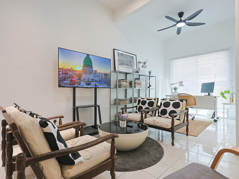 Green Villa Apartment by Favspace