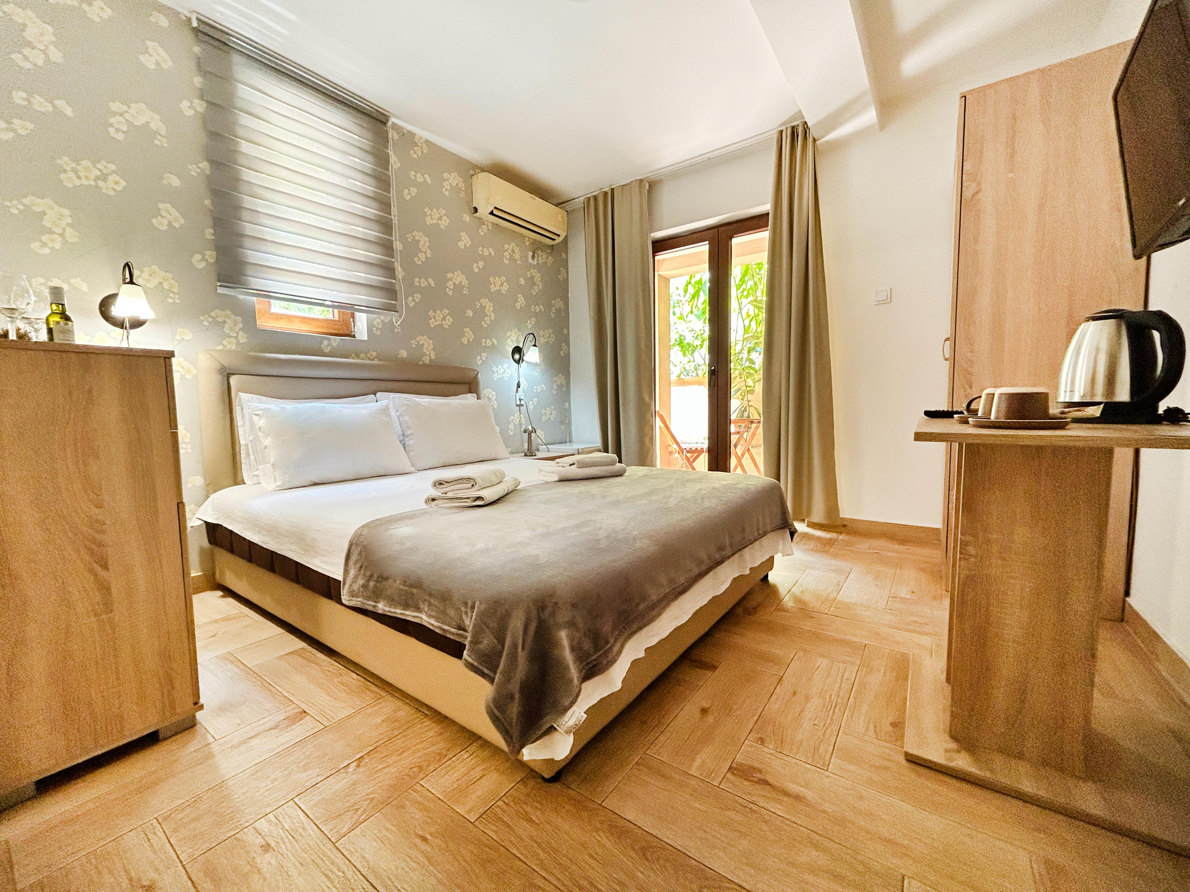 Central Hotel & Resataurant Over view