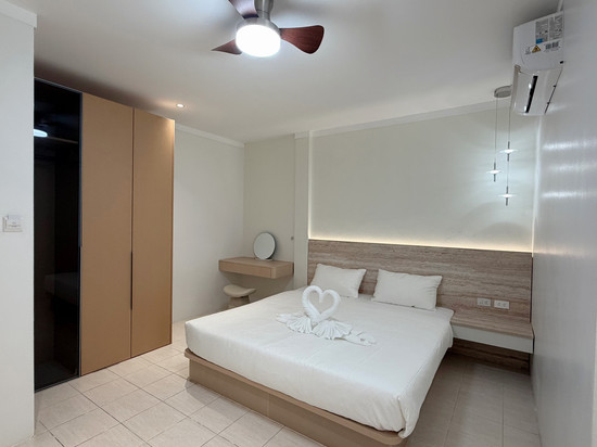 芭东海滩七加美宿