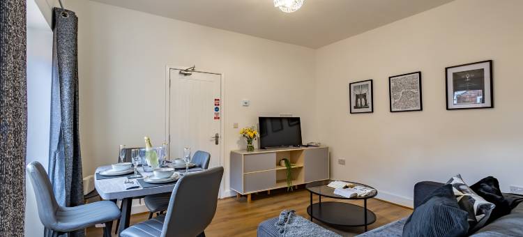 承包商友好型6卧室全带独立卫浴度假屋(Contractor friendly 6 bed all en suite house)图片