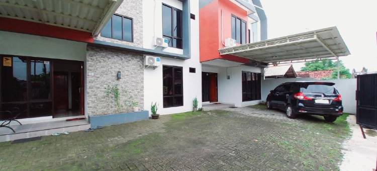 Urbanview锡巴亚克之家谏义里市火车站酒店(Urbanview Sibayak House near Stasiun Kediri)图片