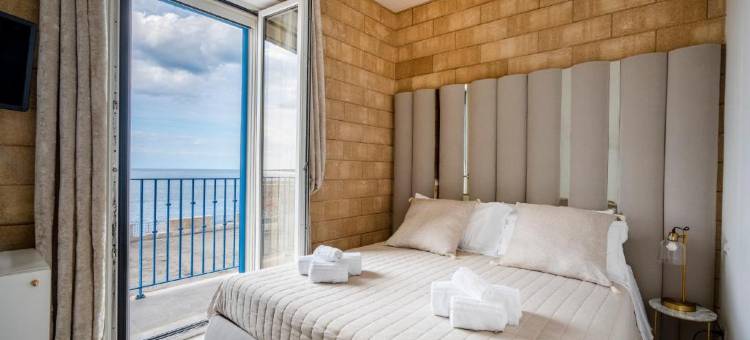 Terra | 2-Bedroom with Shared Kitchen & Balcony – Seafront Location图片