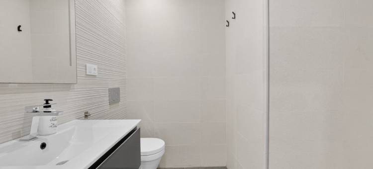 Penthouse with private rooftop & pool in Torrevieja图片