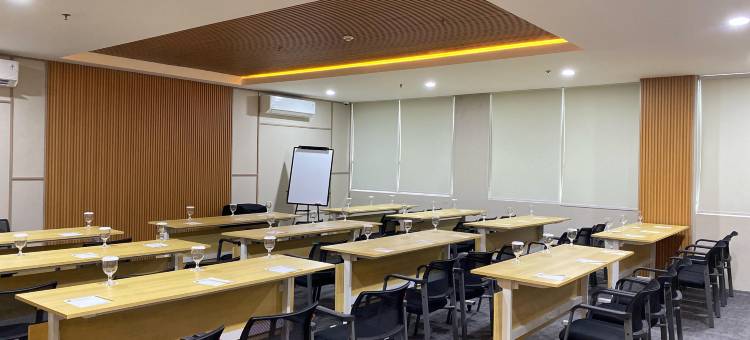 阿迪亚套房酒店(Adia Suites Hotel)图片
