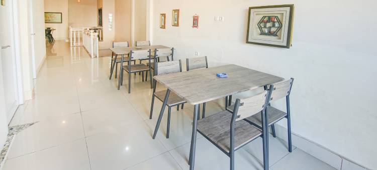 OYO 94669 普里酒店 潘纳库康 马卡萨(OYO 94669 Hotel Puri Inn Panakkukang Makassar)图片