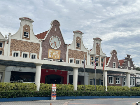 Little Home by Arissa