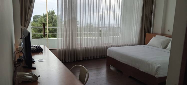 Townhouse Oak Hotel Pondokan Tjiburial图片
