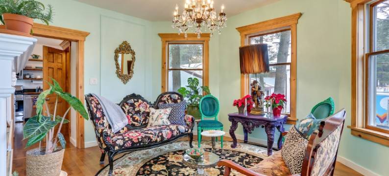 Victorian Lake Oasis | Hot Tub | 30 min to skiing图片