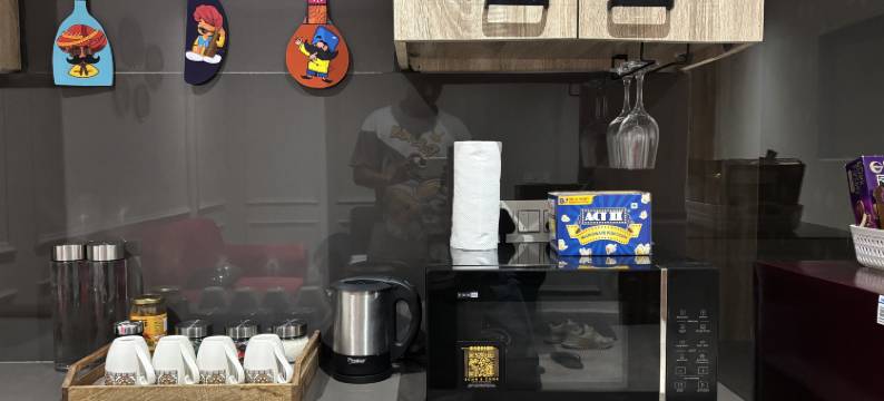 Modern Cozy 1BHK Studio, King Bed & Kitchenette图片