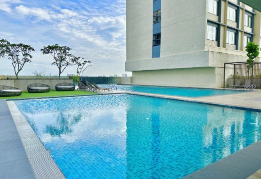 The Platino Near Paradigm Mall By Stayrene Hotel Overview