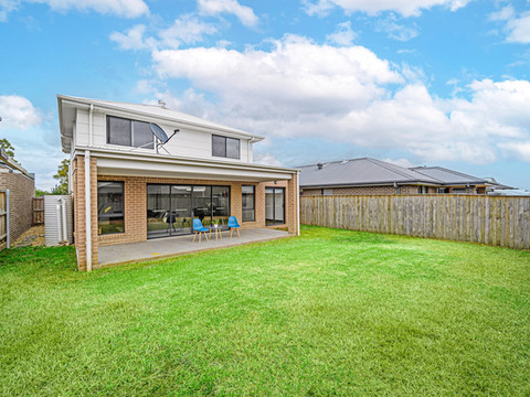 Catherine Field Spacious Modern 5Br home