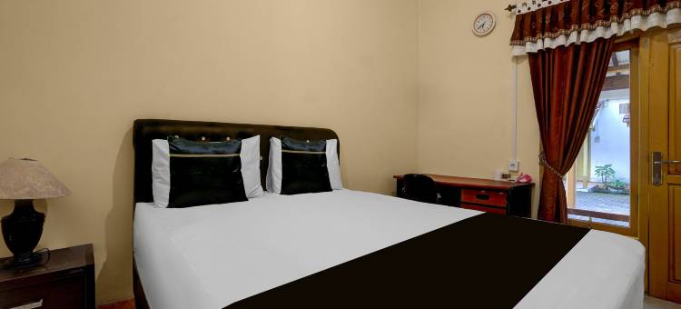 Djatmiko别墅OYO 95262酒店家庭伊斯兰教法(OYO 95262 Hotel Djatmiko Villa's Family Syariah)图片