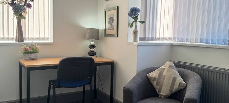 宽敞四卧室商务别墅配有停车位&工作区(Spacious 4BR Corporate Stay w/ Parking & Workspace)图片