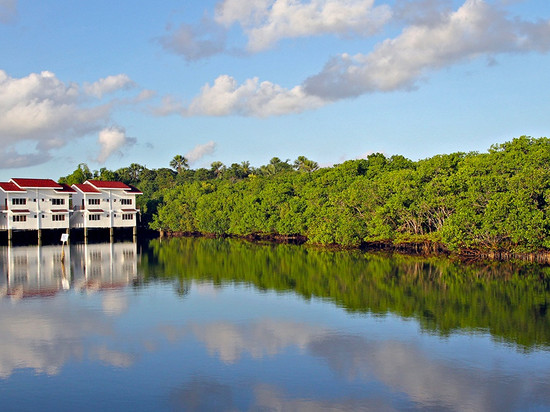 Papakit的码头和钓鱼湖由Cocotel提供