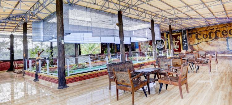 OYO 90303 科拉姆潘金阿巴咖啡厅和家庭旅馆(OYO 90303 Cafe & Homestay Kolam Pancing Abah)图片