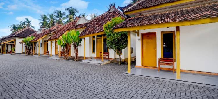 Djatmiko别墅OYO 95262酒店家庭伊斯兰教法(OYO 95262 Hotel Djatmiko Villa's Family Syariah)图片