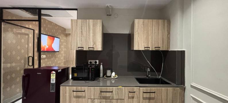 Modern Cozy 1BHK Studio, King Bed & Kitchenette图片