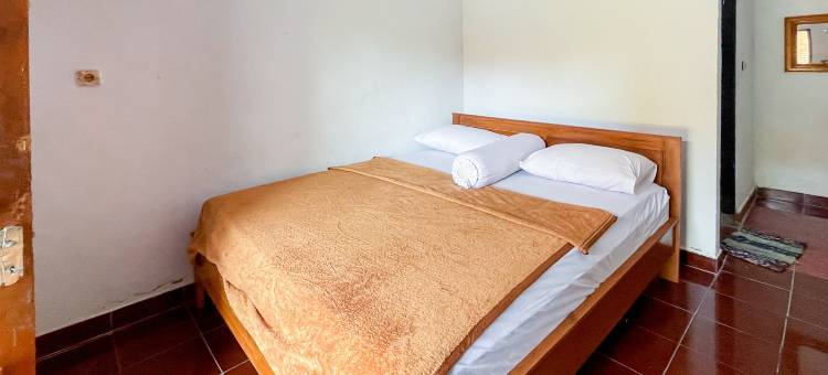 布莱伦阳光安宁RedDoorz宾馆(Guest House Surya Ayu Permai Buleleng Mitra RedDoorz)图片