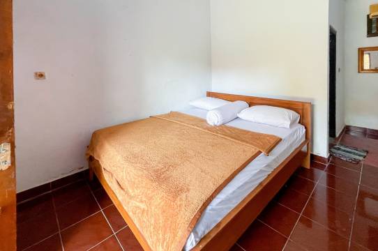 布莱伦阳光安宁RedDoorz宾馆(Guest House Surya Ayu Permai Buleleng Mitra RedDoorz)