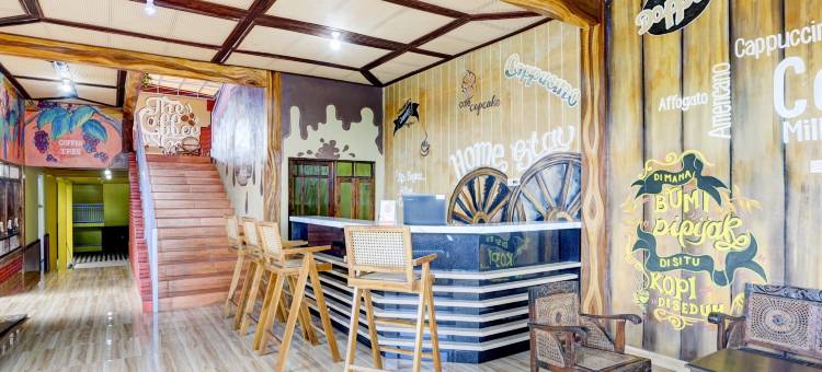 OYO 90303 科拉姆潘金阿巴咖啡厅和家庭旅馆(OYO 90303 Cafe & Homestay Kolam Pancing Abah)图片