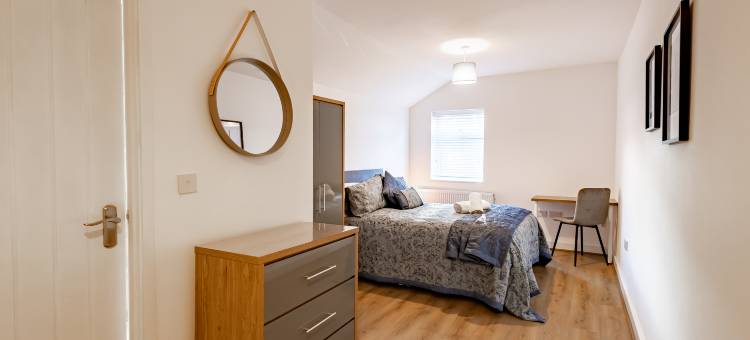 承包商友好型6卧室全带独立卫浴度假屋(Contractor friendly 6 bed all en suite house)图片