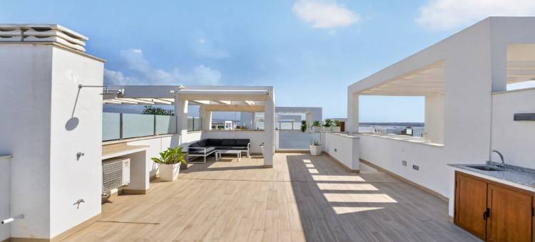 Penthouse with private rooftop & pool in Torrevieja图片