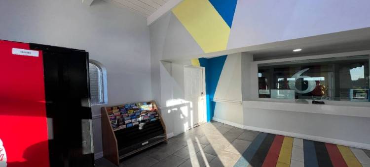 Studio 6 凤凰城, 亚利桑那州 - 市中心(Studio 6 Phoenix, AZ Midtown)图片