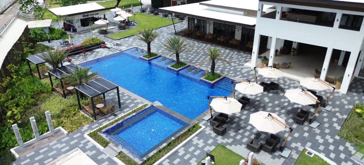 The Tropics at MacArthur Park Resort and Convention Center图片
