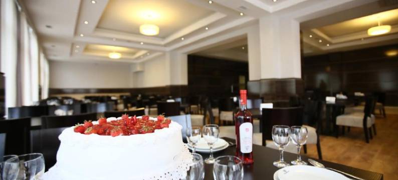 茨卡尔图博广场酒店(Tskaltubo Plaza Hotel)图片