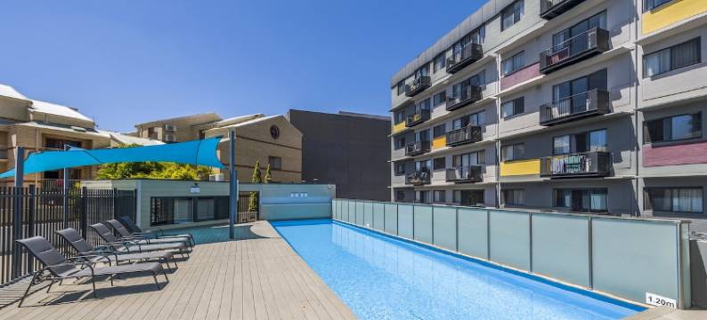 东珀斯中心的公寓，带泳池和健身房使用权(Central East Perth Flat with Pool & Gym Access)图片