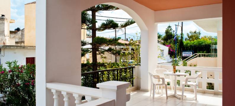 米哈利斯船长公寓 - 距卡拉马基海滩750米(Captain Michalis Apartments - 750m from Kalamaki Beach)图片