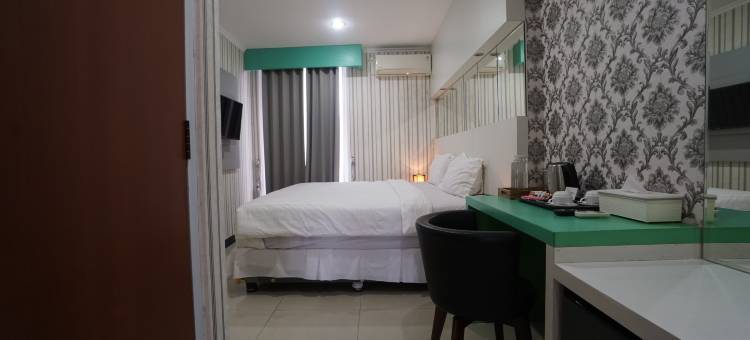 达玛库龙橡树镇屋酒店(Townhouse Oak Hotel Damar Kurung)图片