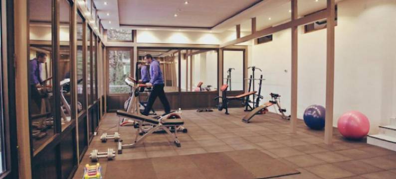 茨卡尔图博广场酒店(Tskaltubo Plaza Hotel)图片