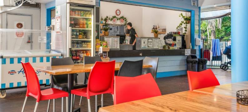 带泳池、烧烤区和游乐场的两卧室家庭度假屋(2-Bed Family Haven with Pools, BBQ & Playgrounds)图片