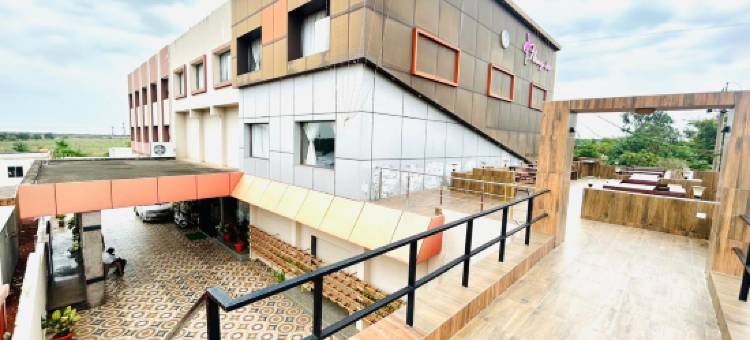 斯里市的Monarch Express(Monarch Express, Sri City)图片